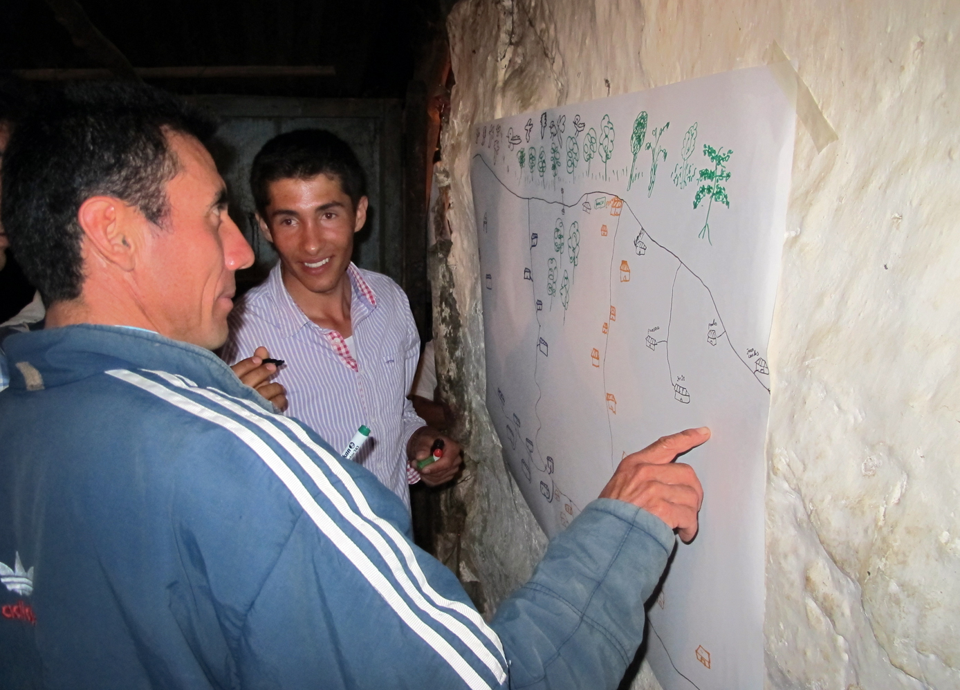 "Participants drawing a map of their territory in Macaregua village, Curití -Colombia" by Bioversity International is licensed under CC BY 2.0.
